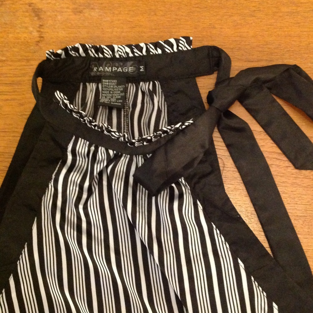 Rampage black and white sleeveless blouse